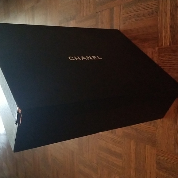 Large Chanel Shoe Box​ - Picture 4 of 10